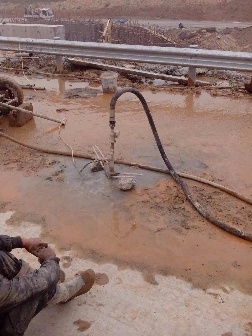 冷水江路基压密注浆